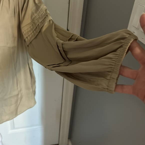 Chelsea & Theodore long sleeve NWT blouse size S - Picture 2 of 4